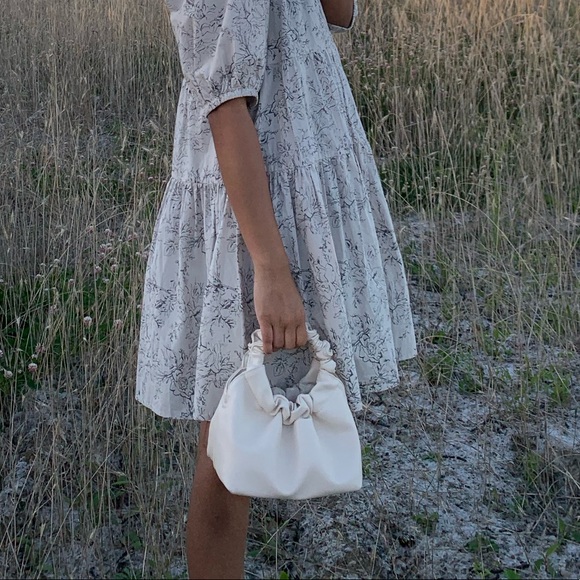 Small circle handbag - Picture 2 of 10